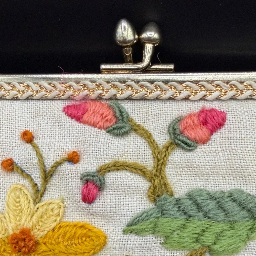 Floral Embroidered Clutch - Picture 3 of 9